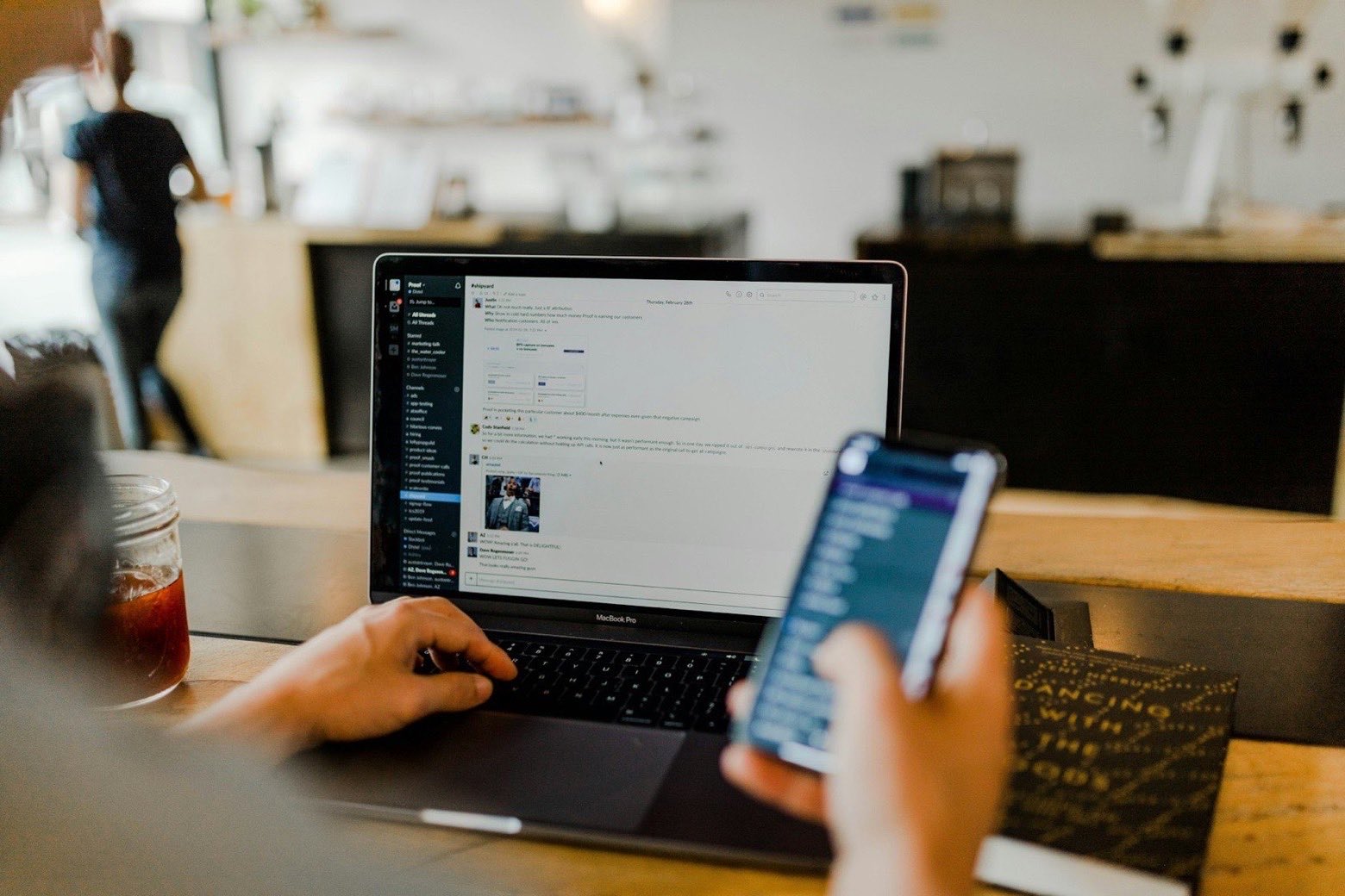 Internet en mobiel thuis — glasvezelaansluiting accepteren of weigeren